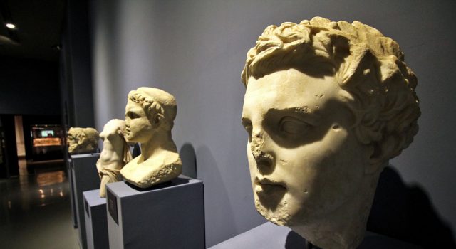 Perché così tante statue antiche mancano il naso? Statue antiche