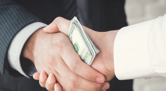 La corruzione italiana e l’apatia degli elettori corruzione