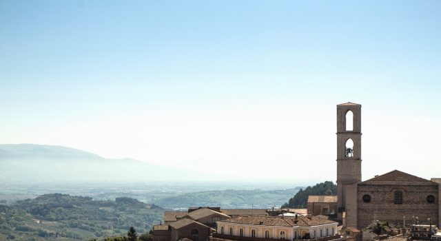 Che ne dici di un viaggio a Perugia? Sembra interessante, no? Perugia