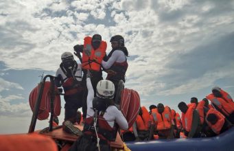 Ocean Viking: l’Italia autorizza lo sbarco di 82 migranti Ocean Viking