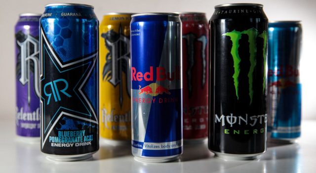 Le bevande energetiche possono danneggiare la tua salute bevande energetiche