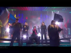 Sanremo, nella serata delle cover Pausini canta Tozzi e Cocciante