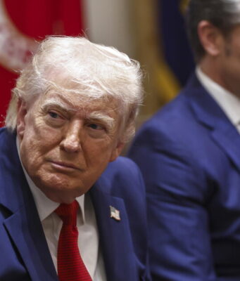 Proseguono i contatti Usa-Iran, ma Trump prepara l’attacco finale