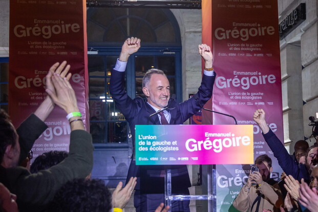 Parigi resta alla gauche, battuta la destra di Rachida Dati. Il neosindaco Gregoire in bici verso l’Hotel de Ville