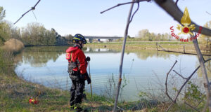 Donna e bimbo di un anno trovati morti in un laghetto nel Rodigino