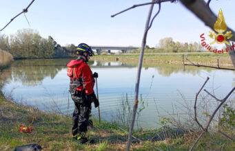 Giallo in Veneto, donna e bimbo trovati morti in un laghetto