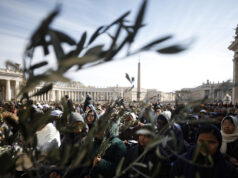 Il Papa nella Domenica delle Palme: “Deponete le armi! Siete fratelli!”