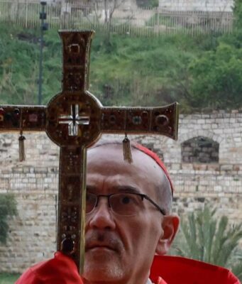 Pizzaballa al Santo sepolcro per Pasqua, messe in streaming