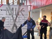 A Sestriere una scultura celebra la centesima vittoria di Shiffrin