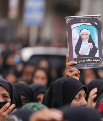 L’Iran piange le studentesse uccise nell’attacco alla scuola