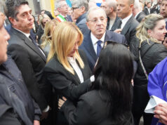 I funerali di Domenico, il vescovo: ‘Abbiamo il cuore spezzato’. Meloni in cattedrale