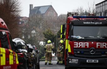 Ambulanze di un ente ebraico a fuoco a Londra, per polizia è ‘atto antisemita’