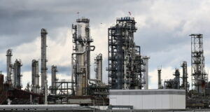 Nuova corsa del petrolio, salgono ancora i prezzi ai distributori