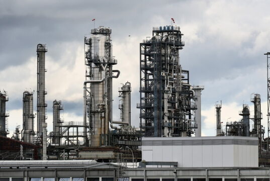 Nuova corsa del petrolio, salgono ancora i prezzi ai distributori