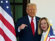 Nuovo attacco di Trump. Meloni: ‘Non si può dividere l’Occidente’