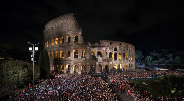 La Via Crucis al Colosseo