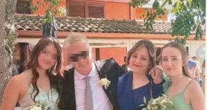 Madre e figlia morte avvelenate, l’avvocato del padre rinuncia all’incarico