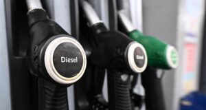 Salgono i prezzi dei carburanti, gasolio in autostrada sopra 2,2 euro