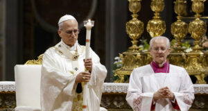 Il Papa nella veglia di Pasqua battezza dieci catecumeni, uno dalla Corea