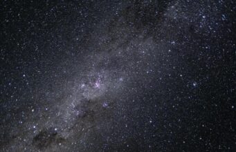 Riaccesi i motori di Artemis II, anche la Via Lattea tra le foto