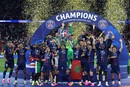 Guerriglia a Parigi per la festa della Champions, un morto e un ferito