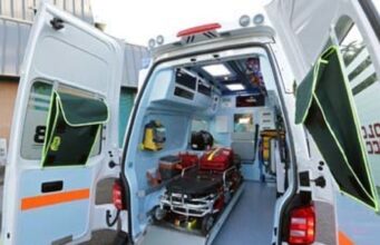 Tragedia a Lucca: morto un operaio, sarebbe rimasto schiacciato da una pressa