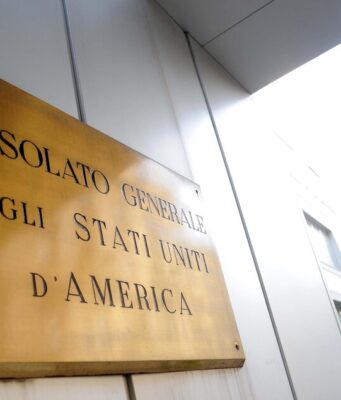 ‘Operai come schiavi’ per costruire il consolato Usa a Milano