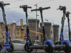 Monopattini elettrici, obbligo di targa entro 16 maggio, ma c’è rischio ritardi