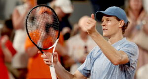 Roland Garros: esordio in discesa per Sinner, battuto Tabur 6-1, 6-3, 6-4. Avanzano Arnaldi e Darderi