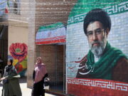 Trump sospende l’attacco all’Iran, ‘colloqui seri ma sono pronto a colpire’