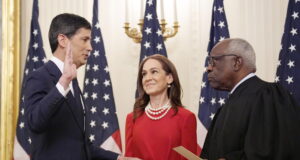 Kevin Warsh ha giurato, è il nuovo presidente della Federal Reserve