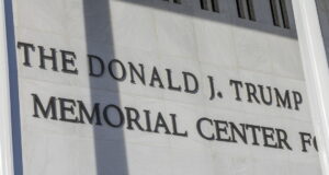 ‘Via il nome dal Kennedy Center’, nuova batosta per The Donald