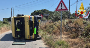Scontro tra uno scuolabus e un’auto, feriti otto bambini