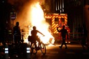 La festa per la vittoria del Psg in Champions diventa guerriglia, un morto e 300 feriti