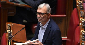 Giachetti si incatena in Aula, ‘qui finché non si sblocca Vigilanza Rai’