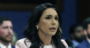 Si dimette il capo degli 007 Usa Tulsi Gabbard. I media: ‘Costretta a dimettersi dalla Casa Bianca’