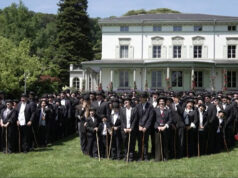 Centinaia di sosia di Charlie Chaplin si riuniscono in Svizzera