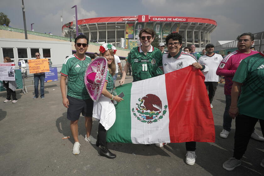 La festa dei i tifosi verso lo stadio Azteca