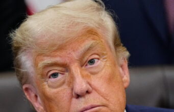 Trump a picco nei sondaggi, ormai piace solo a tre americani su 10