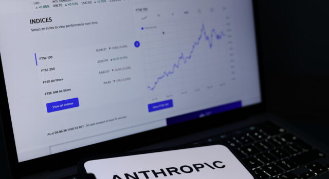 Anthropic sospende i modelli IA più potenti su pressioni governo Usa