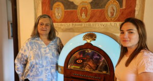 Tre storie con una moneta con il jukebox dei ricordi a Vallo di Nera