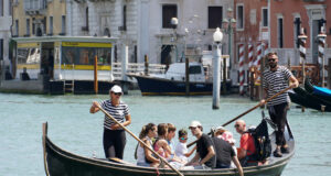 Ticket di 50 euro a Venezia, la proposta del sindaco divide