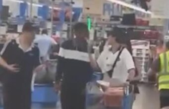 Mondiali: Yamal al supermercato Walmart, fa la spesa e spinge il carrello