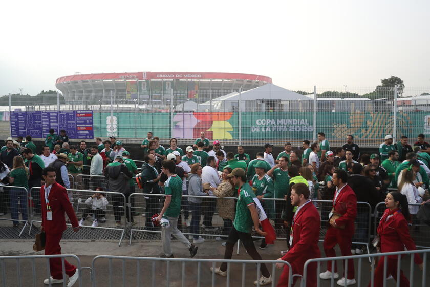La festa dei i tifosi verso lo stadio Azteca