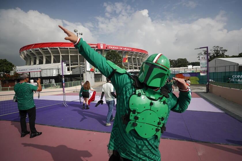 La festa dei i tifosi verso lo stadio Azteca