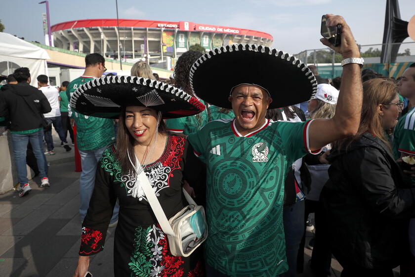 La festa dei i tifosi verso lo stadio Azteca