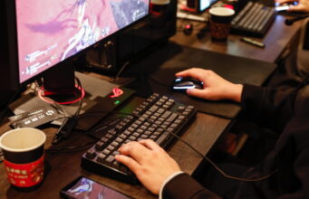 L’IA si è presa Internet, i bot generano più traffico web dell’uomo
