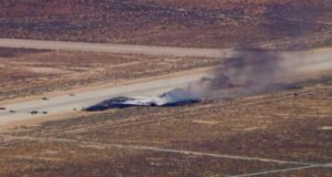 Morti gli 8 membri del B-52 precipitato in California
