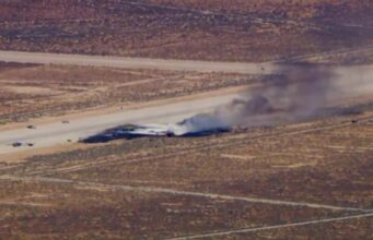 Morti gli 8 membri del B-52 precipitato in California