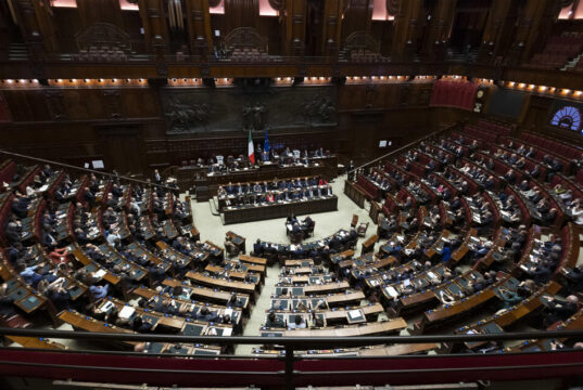 Meloni alla Camera in vista del Consiglio europeo